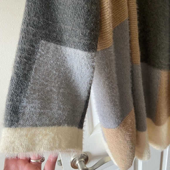 Neutral Color Block Cardigan - Picture 3 of 3